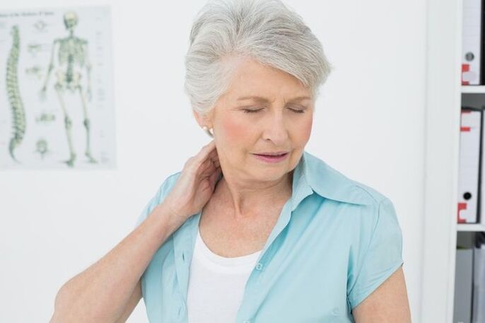 Osteocondrosis cervical en una anciana.